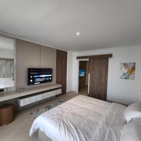 Imperial Suites Hotel Al-Manamah Bagian luar foto