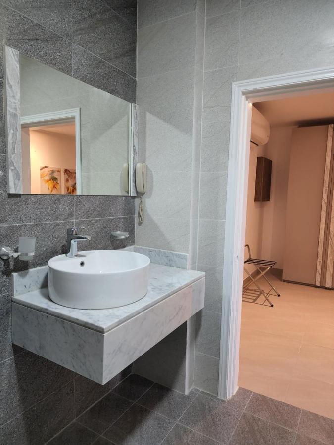 Imperial Suites Hotel Al-Manamah Bagian luar foto
