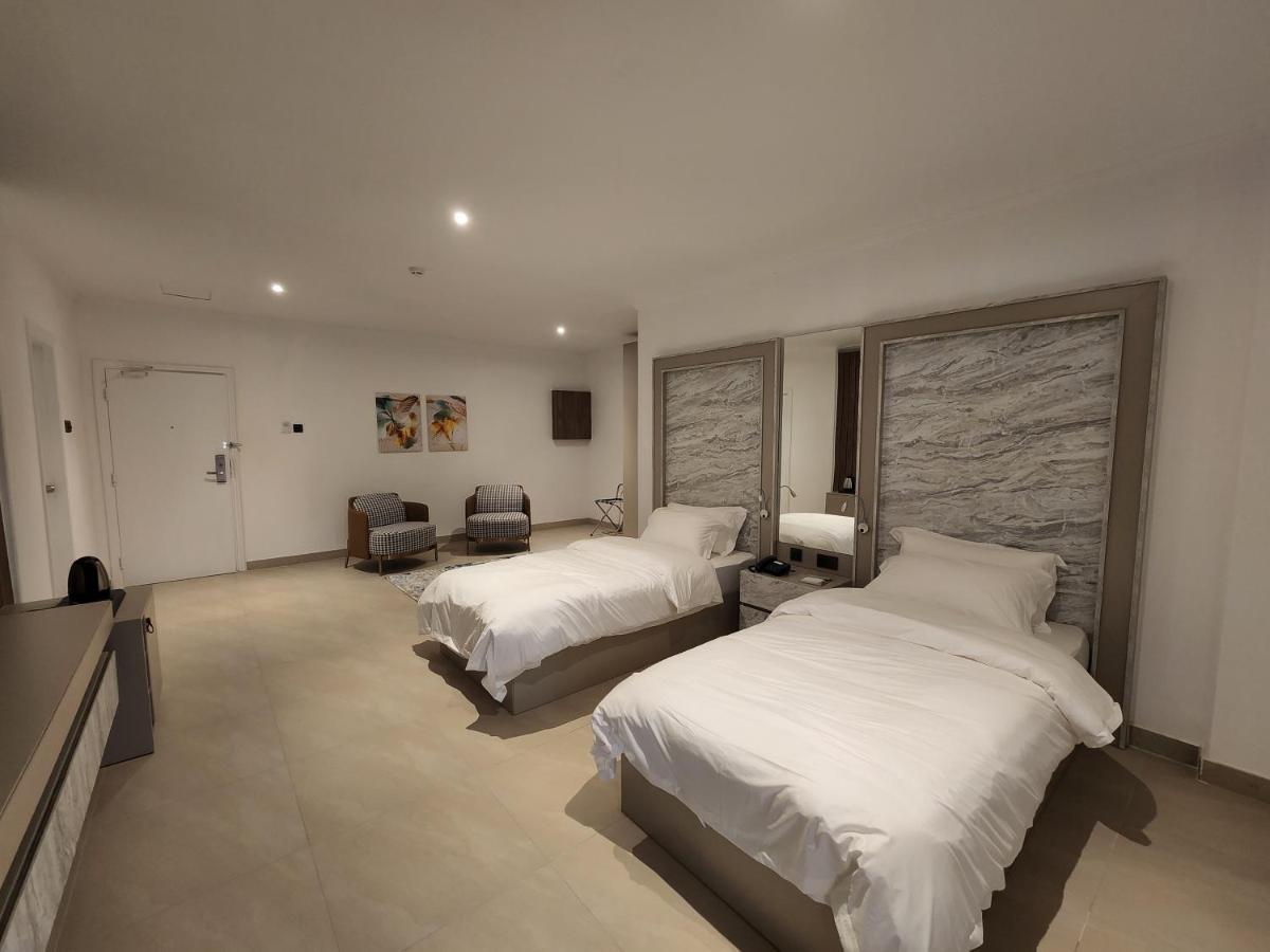 Imperial Suites Hotel Al-Manamah Bagian luar foto