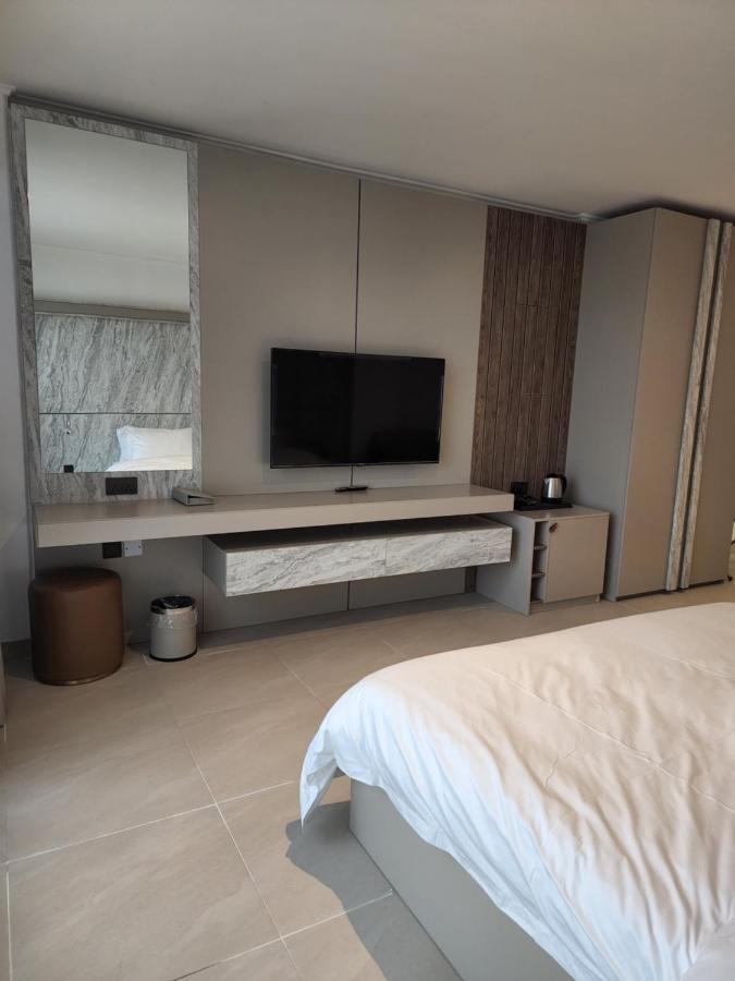Imperial Suites Hotel Al-Manamah Bagian luar foto