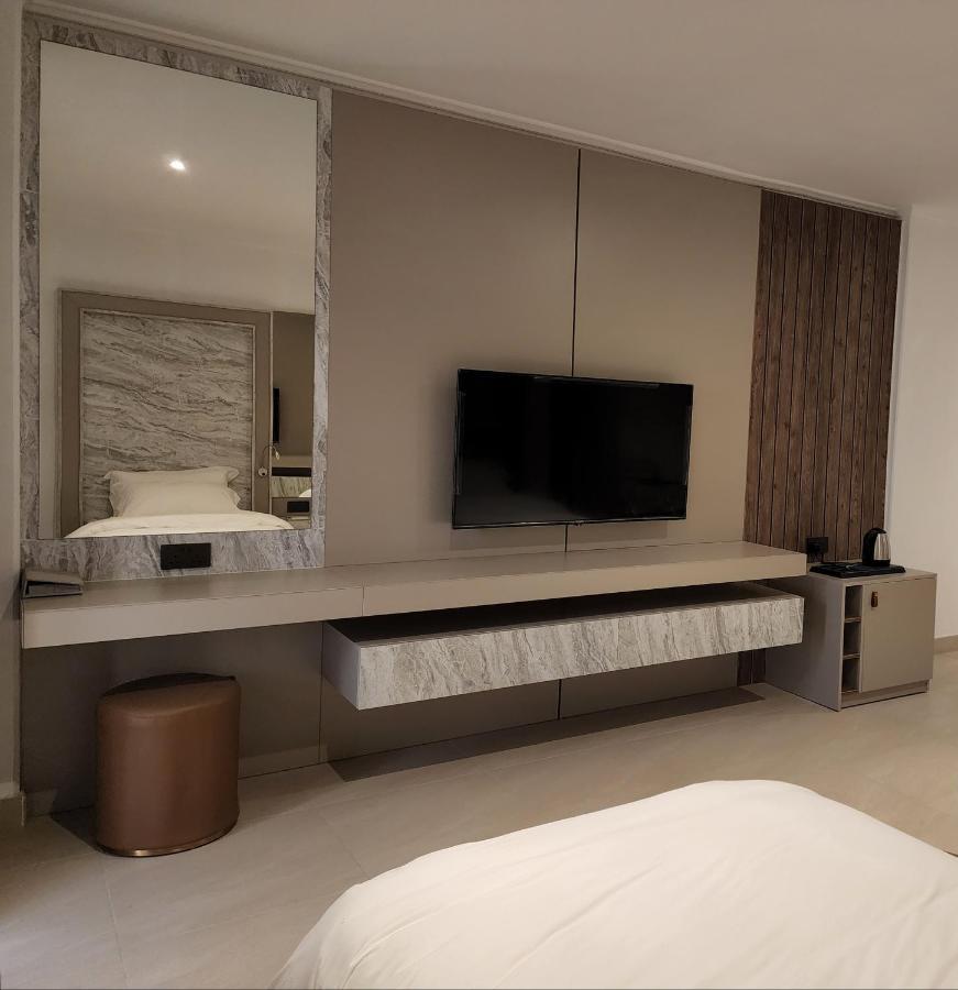 Imperial Suites Hotel Al-Manamah Bagian luar foto