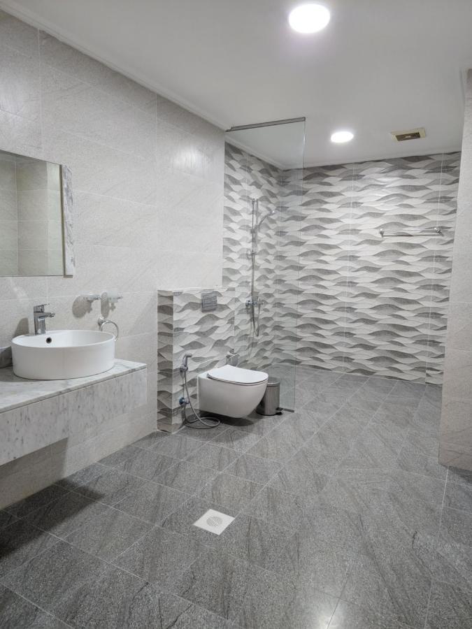 Imperial Suites Hotel Al-Manamah Bagian luar foto