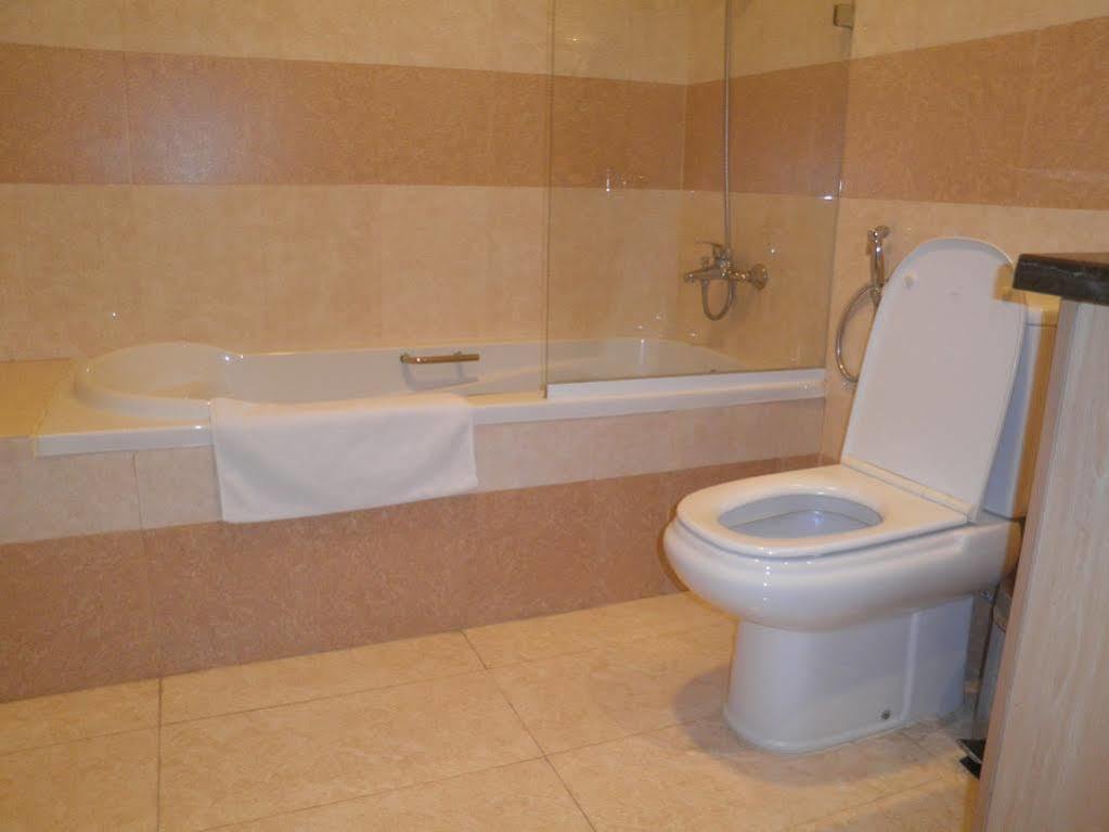 Imperial Suites Hotel Al-Manamah Bagian luar foto