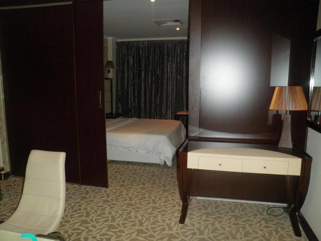 Imperial Suites Hotel Al-Manamah Bagian luar foto
