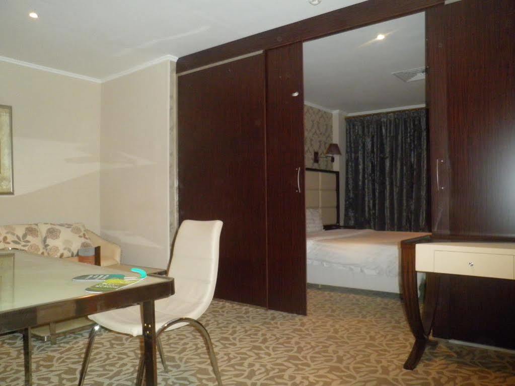 Imperial Suites Hotel Al-Manamah Bagian luar foto