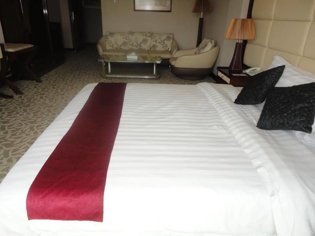 Imperial Suites Hotel Al-Manamah Bagian luar foto