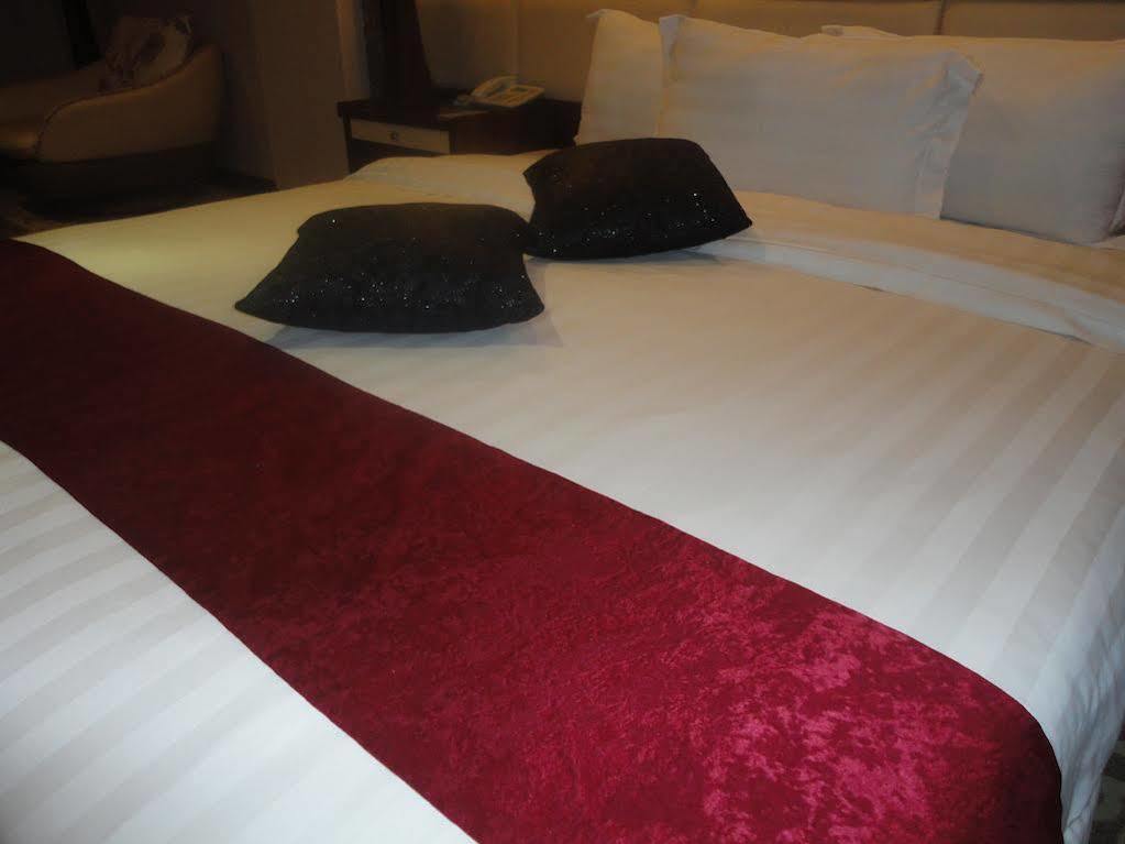 Imperial Suites Hotel Al-Manamah Bagian luar foto