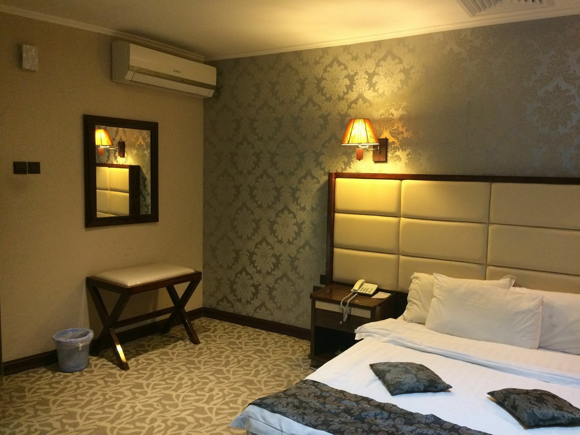 Imperial Suites Hotel Al-Manamah Bagian luar foto